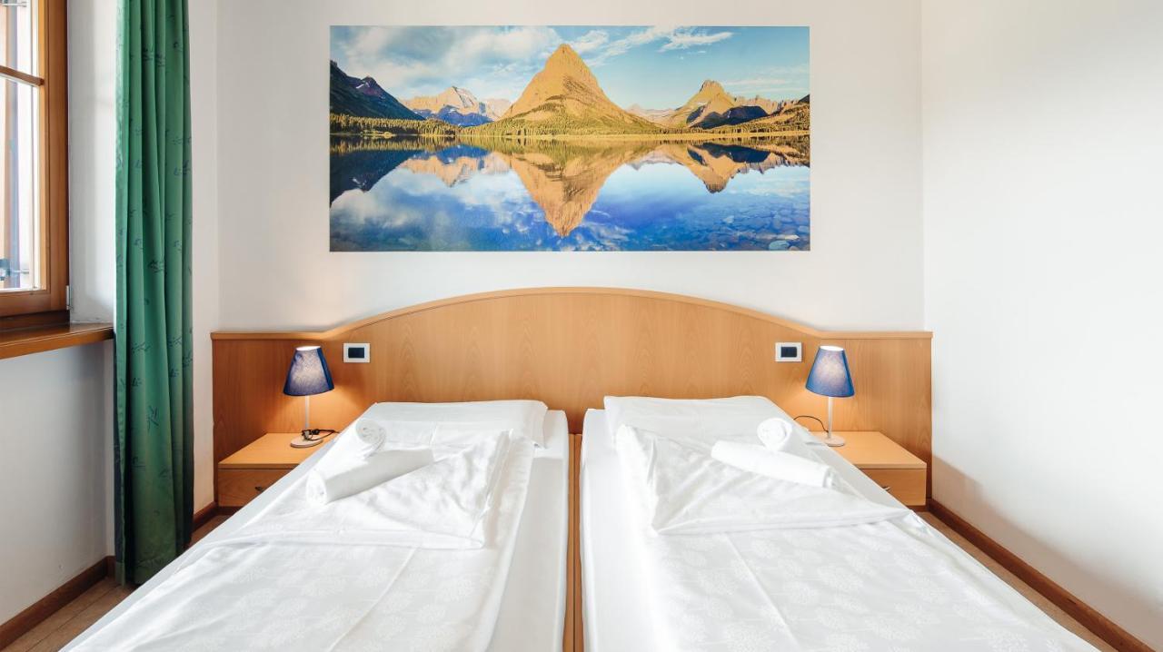 Hotel Corno Bianco 노바포넨테 객실 사진