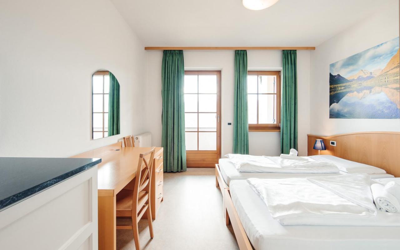 Hotel Corno Bianco 노바포넨테 객실 사진
