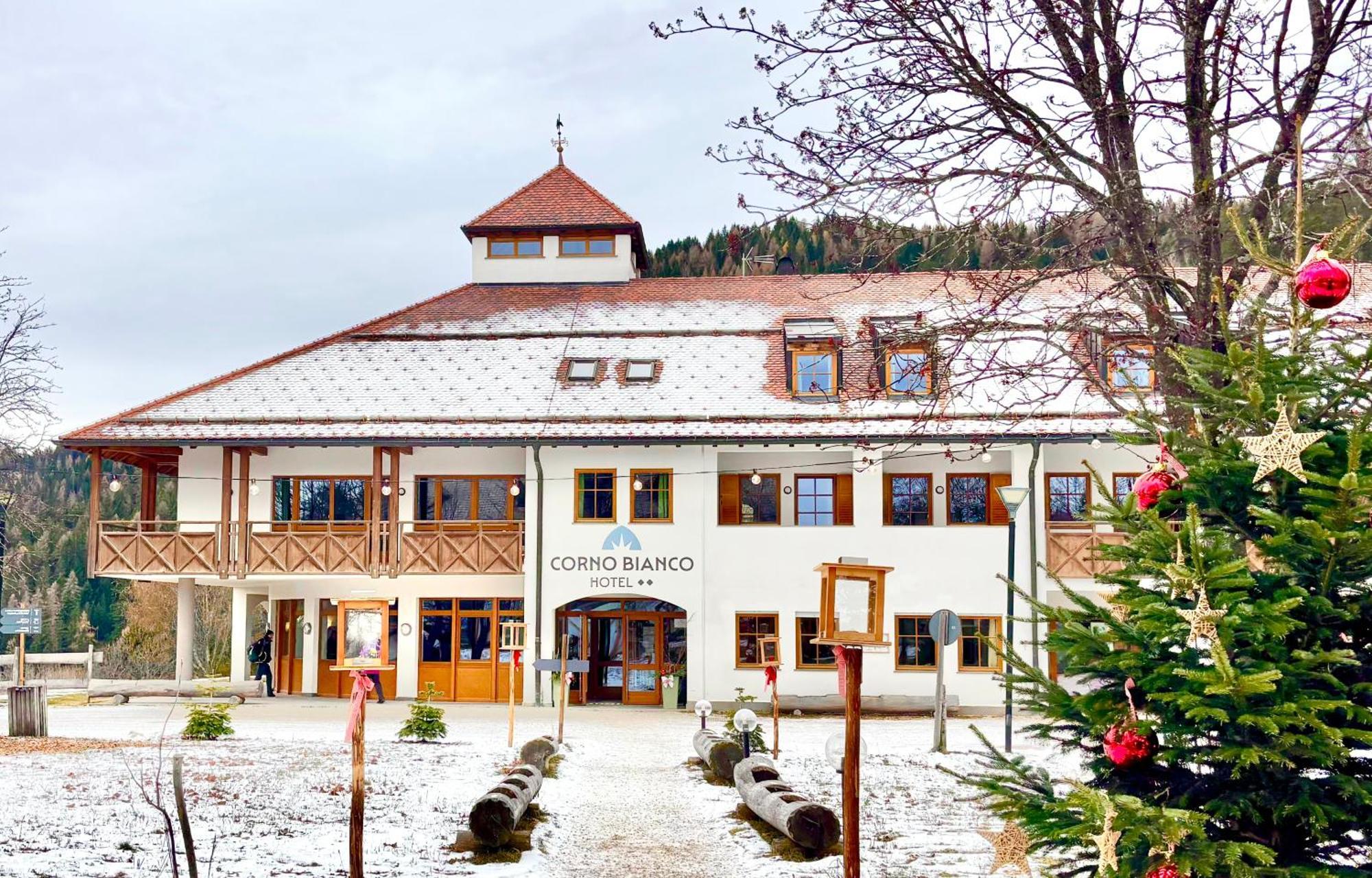 Hotel Corno Bianco 노바포넨테 외부 사진
